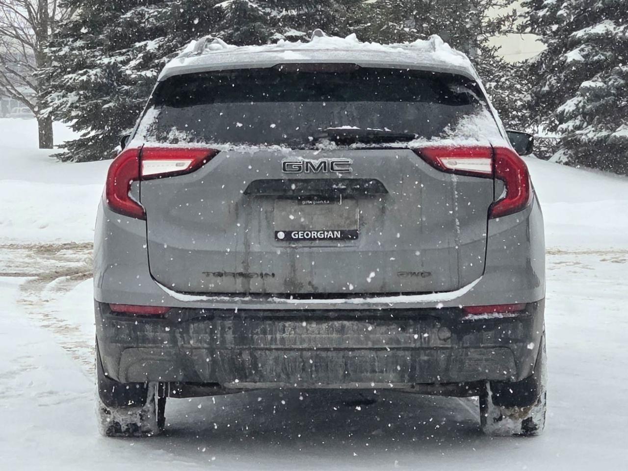 2023 GMC Terrain SLT Photo