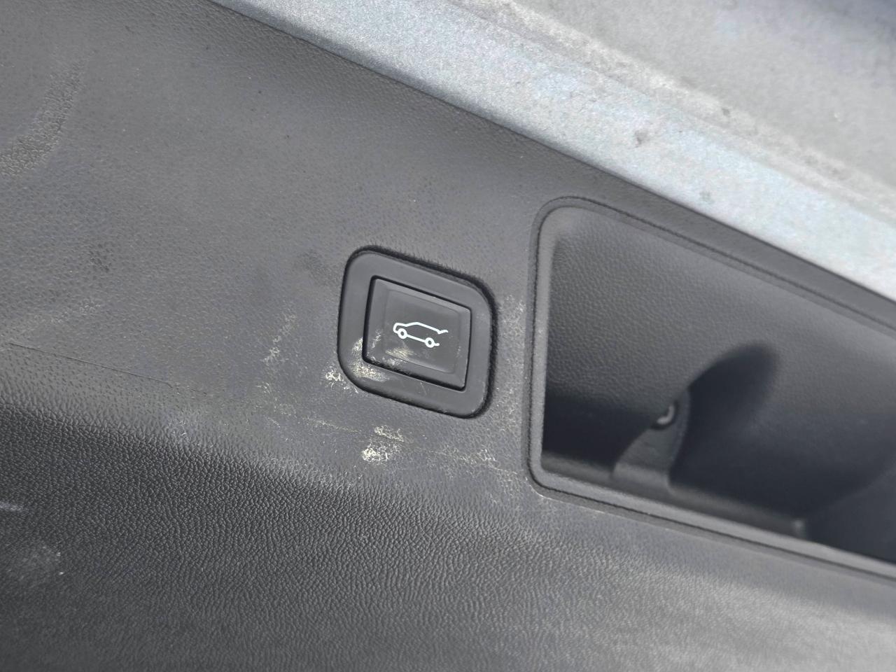 2023 GMC Terrain SLT Photo