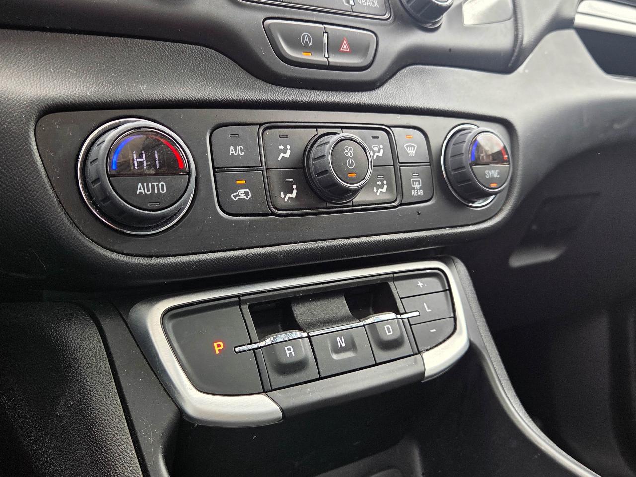 2023 GMC Terrain SLT Photo