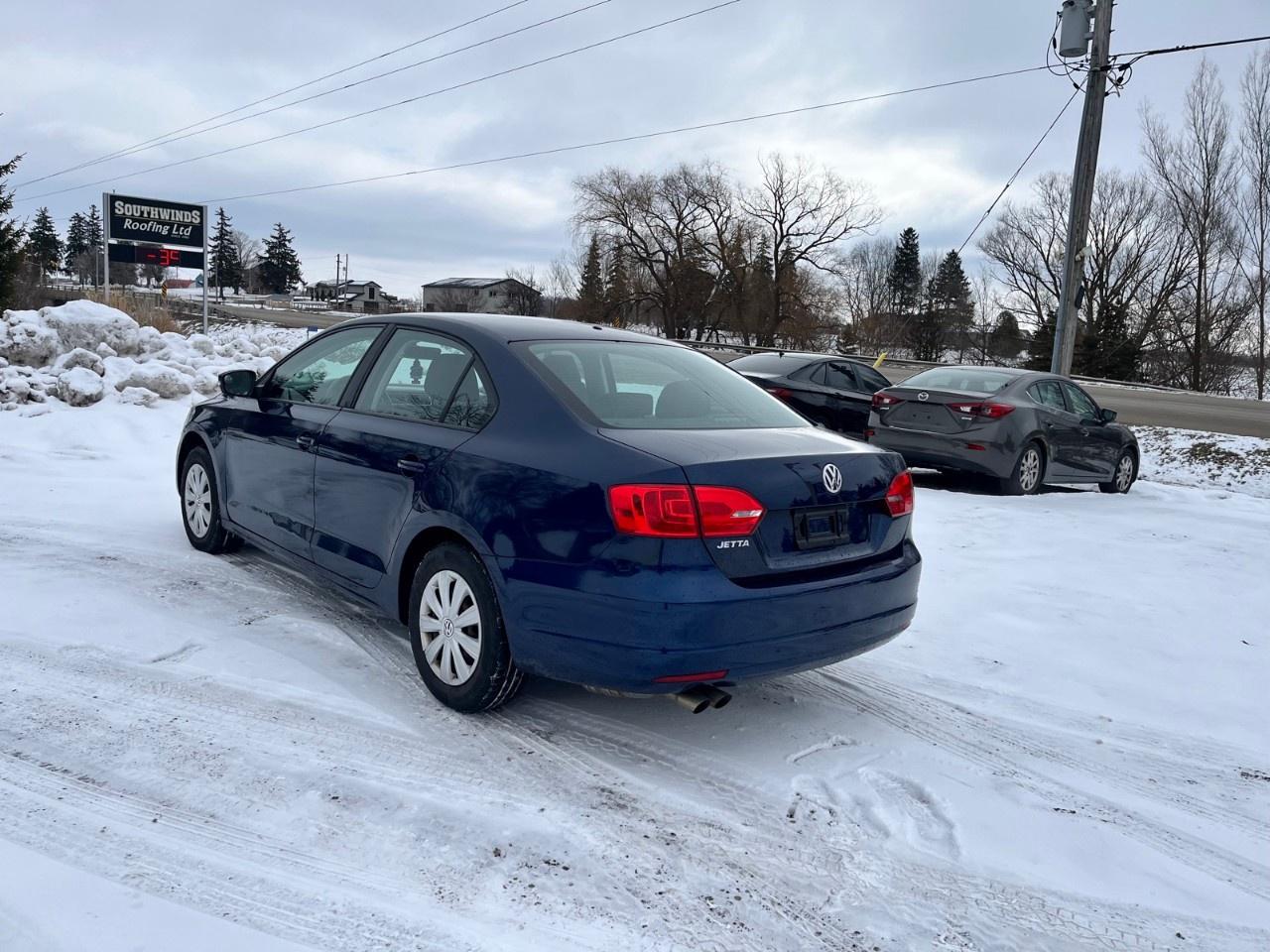 2014 Volkswagen Jetta Sedan 4dr 2.0L Auto Trendline Photo