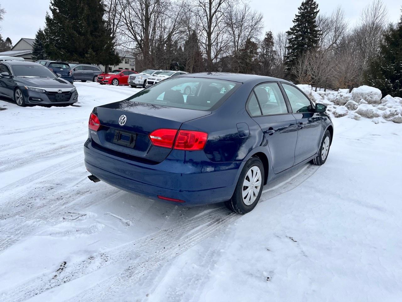 2014 Volkswagen Jetta Sedan 4dr 2.0L Auto Trendline Photo4