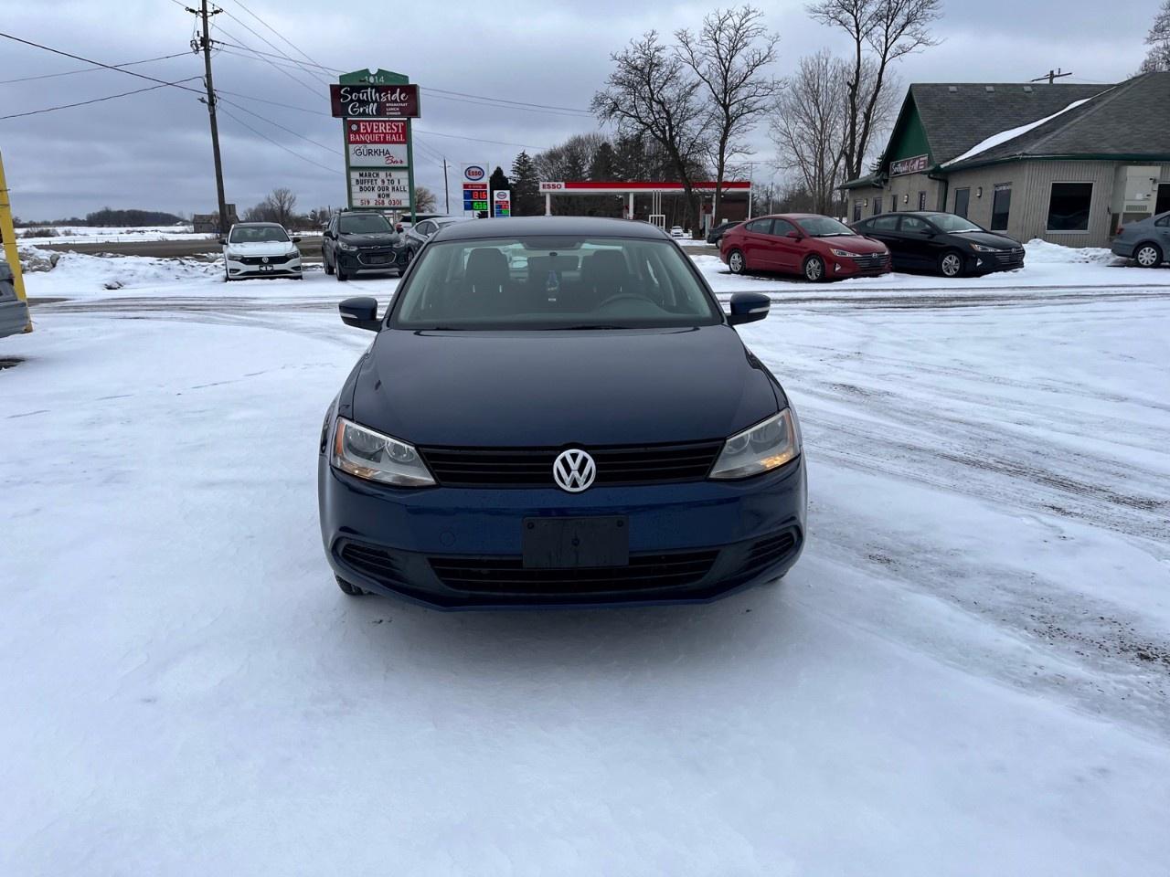 2014 Volkswagen Jetta Sedan 4dr 2.0L Auto Trendline Photo