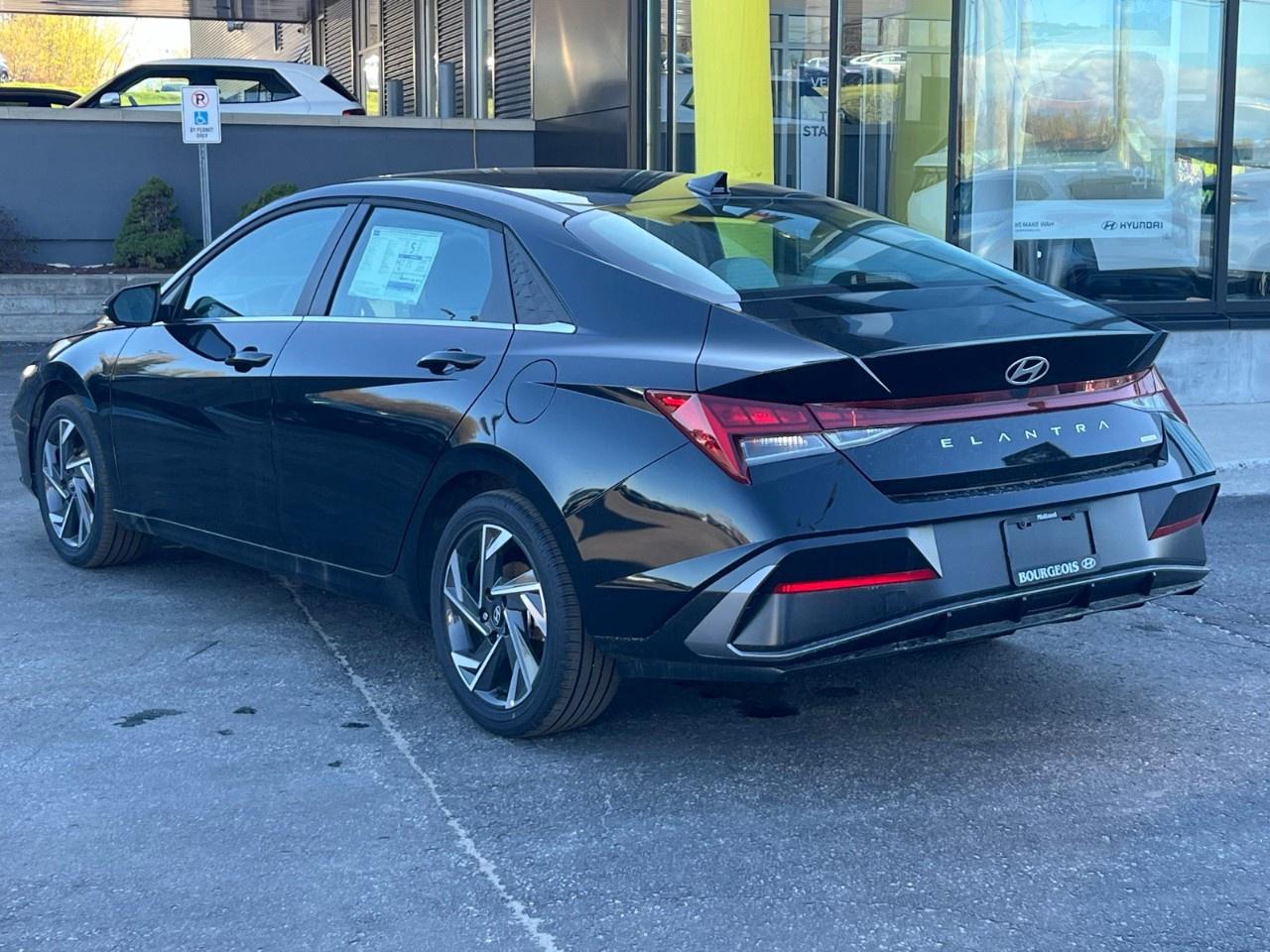 2026 Hyundai Elantra Hybrid Luxury Sedan w/Two-Tone Interior Photo4
