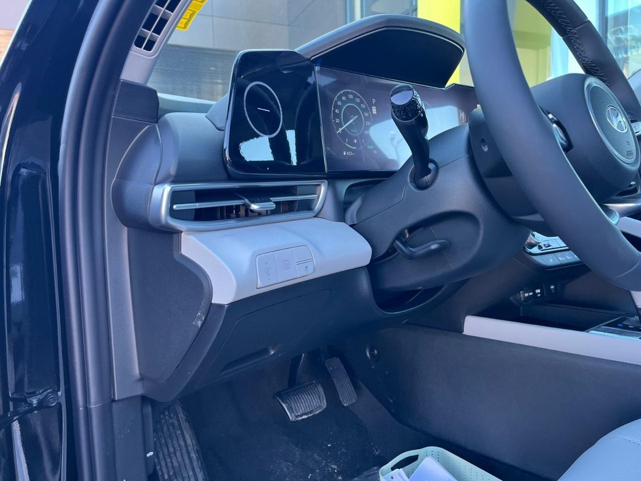 2026 Hyundai Elantra Hybrid Luxury Sedan w/Two-Tone Interior Photo