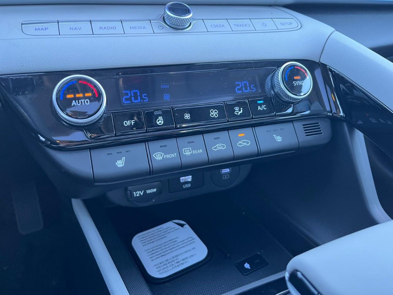 2026 Hyundai Elantra Hybrid Luxury Sedan w/Two-Tone Interior Photo