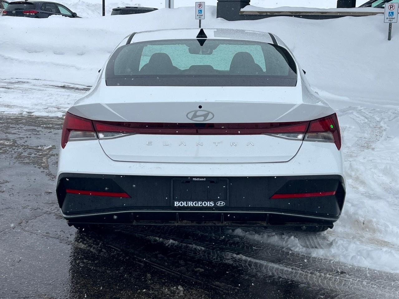 2026 Hyundai Elantra Essential IVT Photo