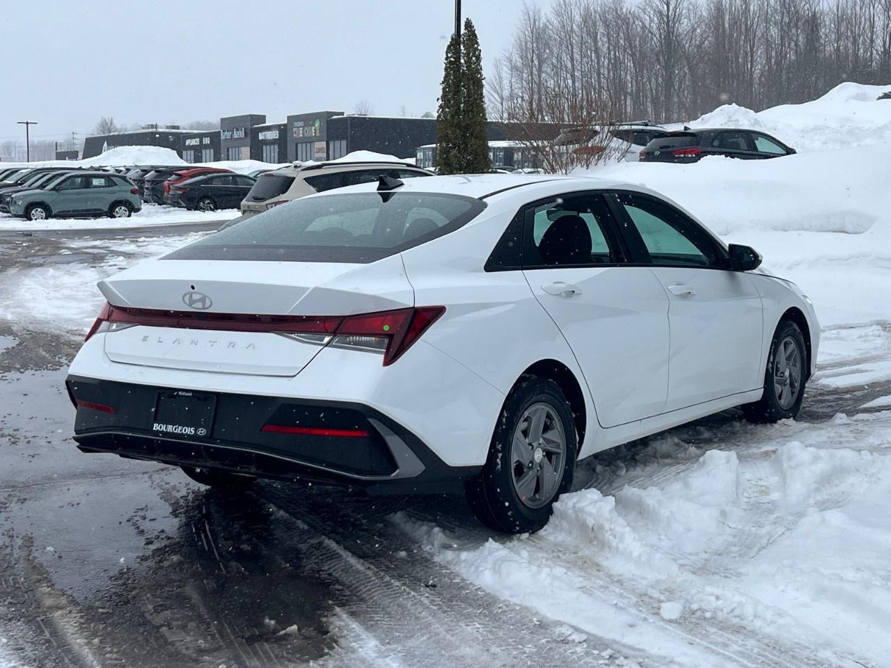 2026 Hyundai Elantra Essential IVT Photo