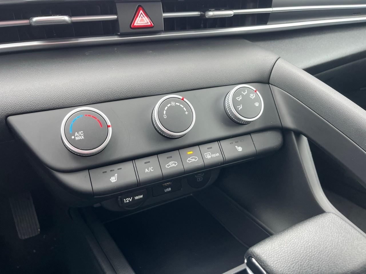 2026 Hyundai Elantra Essential IVT Photo