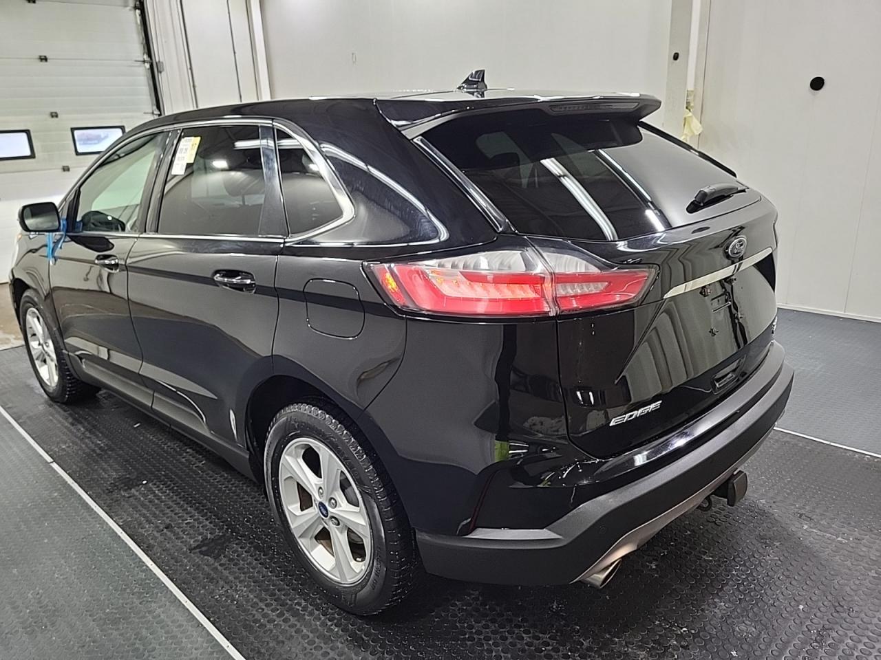 2019 Ford Edge SEL AWD | LEATHER | NO ACCIDENTS | NAV | PANO Photo