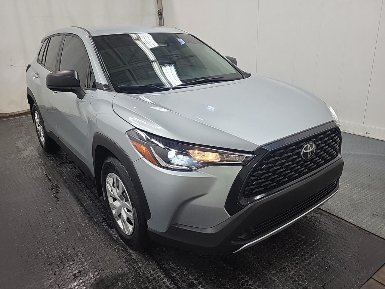 2024 Toyota Corolla Cross L AWD | NO ACCIDENTS | ONE OWNER Photo3