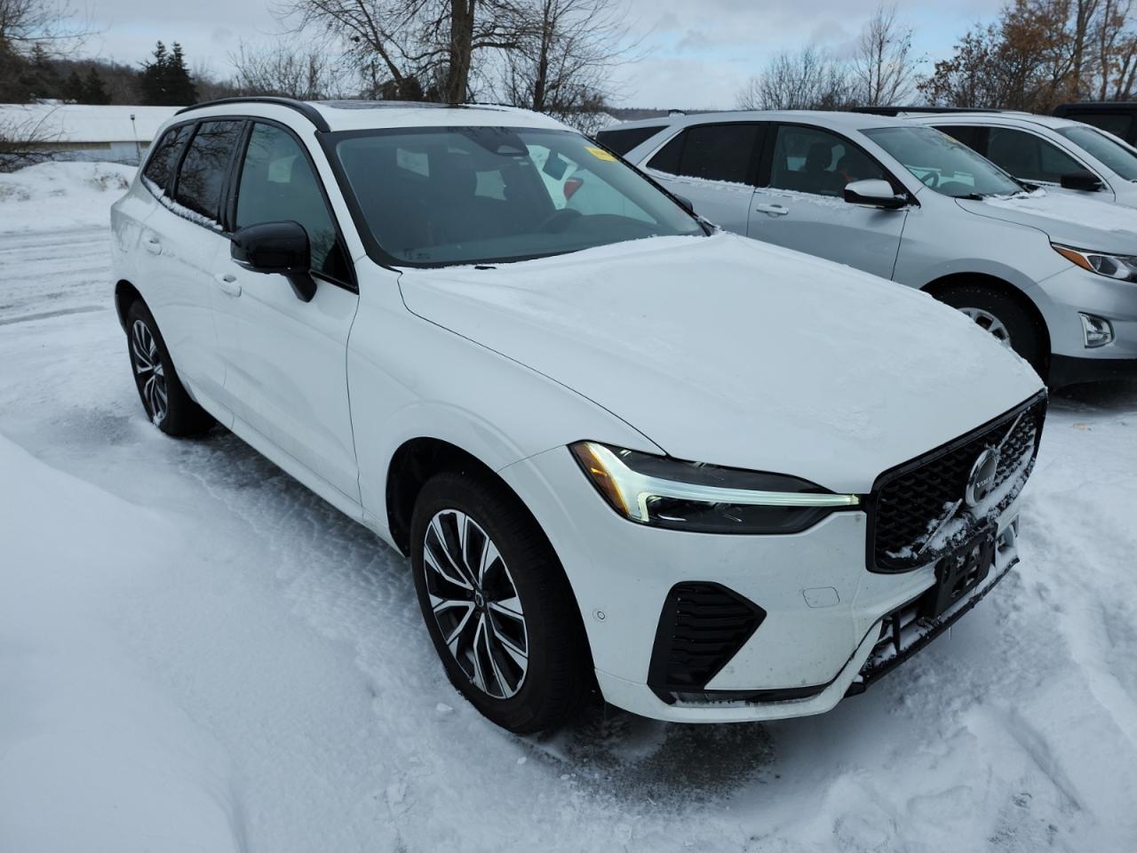 2023 Volvo XC60 AWD | DARK THEME | NO ACCIDENTS | NAV Photo