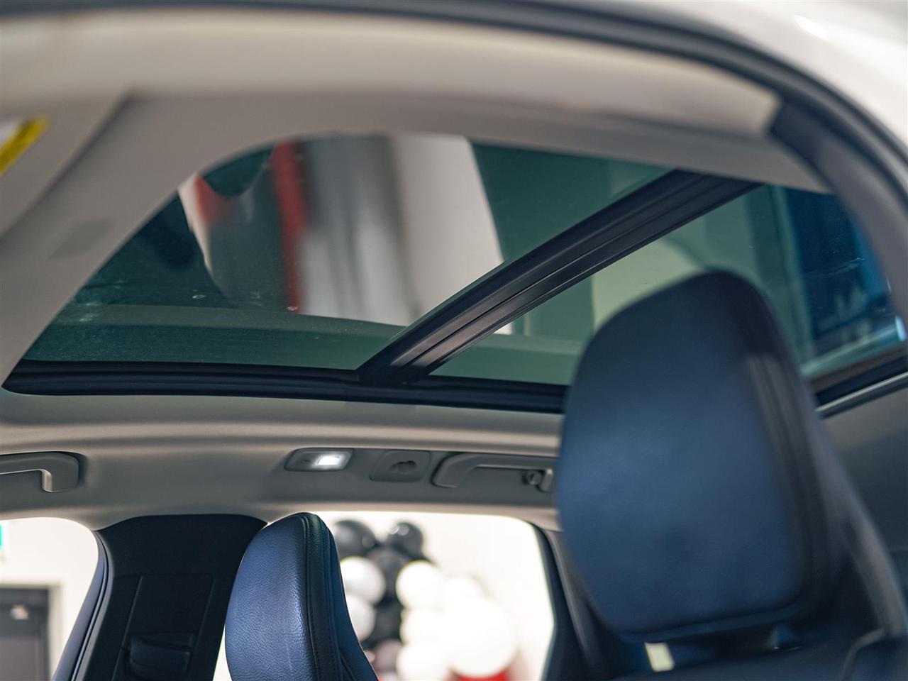 2023 Volvo XC60 AWD | DARK THEME | PLUS | NO ACCIDENTS | NAV Photo