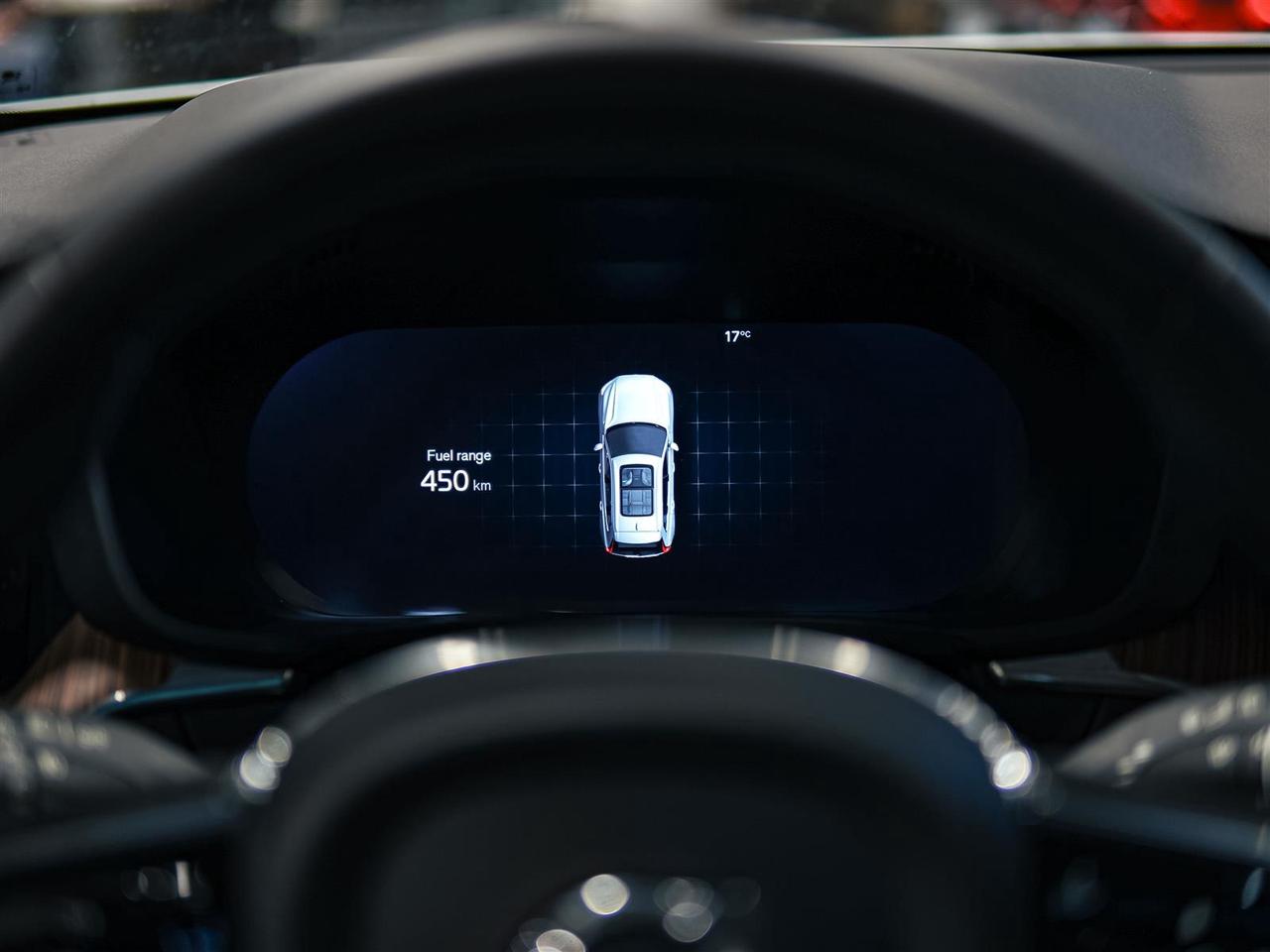 2023 Volvo XC60 AWD | DARK THEME | PLUS | NO ACCIDENTS | NAV Photo