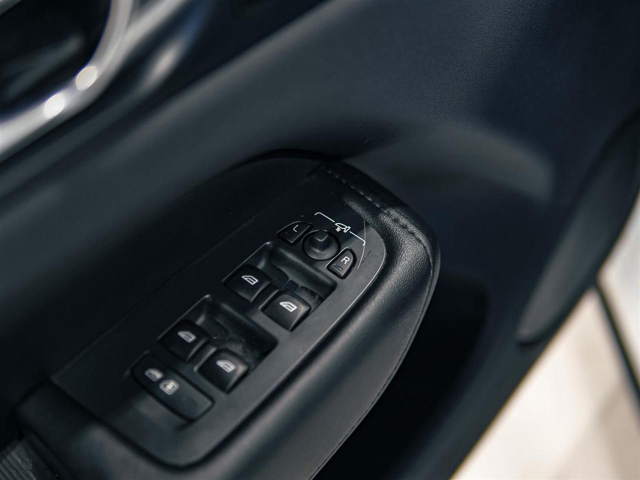 2023 Volvo XC60 AWD | DARK THEME | PLUS | NO ACCIDENTS | NAV Photo
