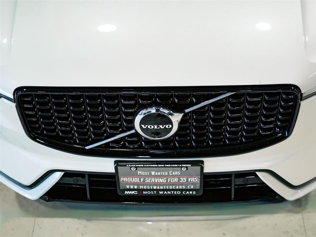 2023 Volvo XC60 AWD | DARK THEME | PLUS | NO ACCIDENTS | NAV Photo