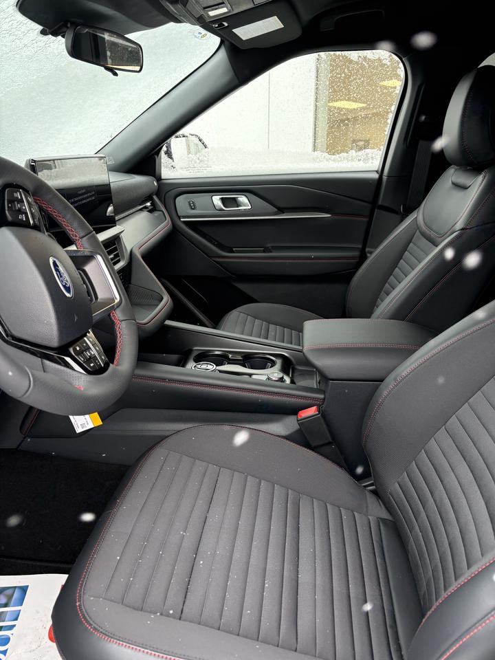 2026 Ford Explorer  Photo4