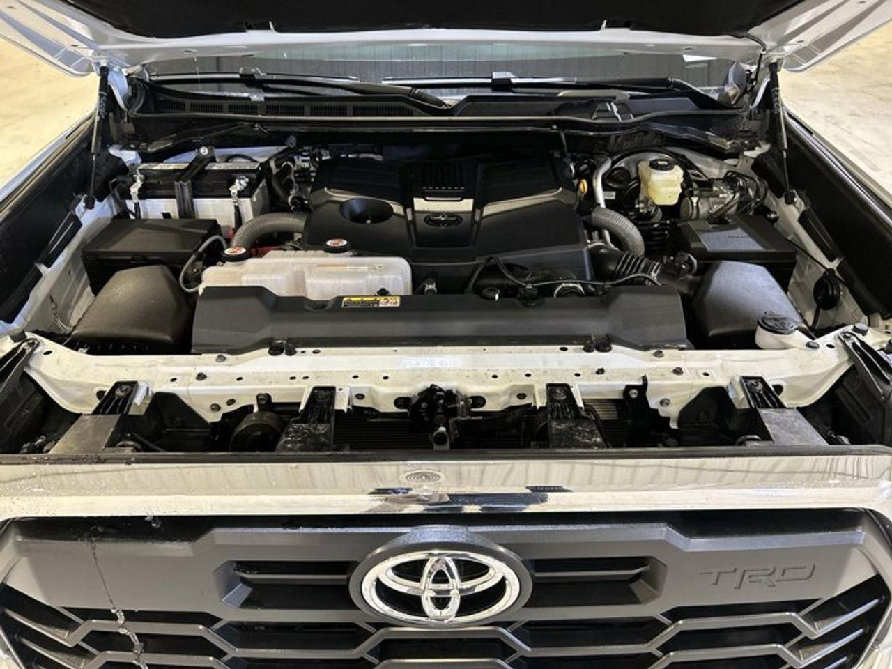 2026 Toyota Tundra SR5 Crewmax 4x4 | No accidents | Only 1,789kms Photo