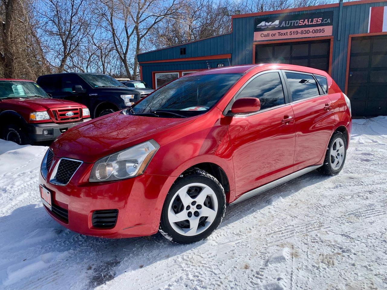 2010 Pontiac Vibe MATRIX Photo