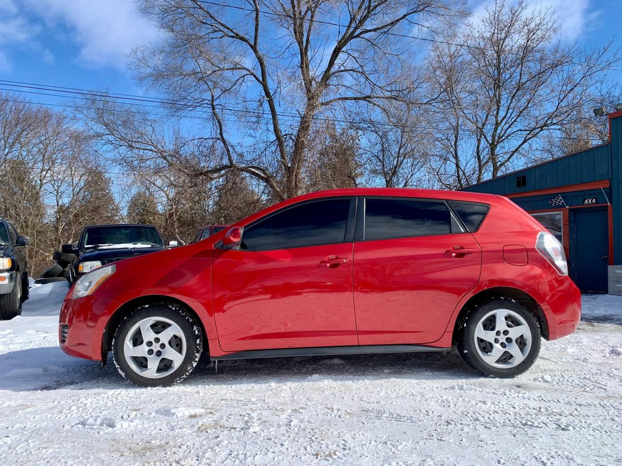 2010 Pontiac Vibe MATRIX Photo