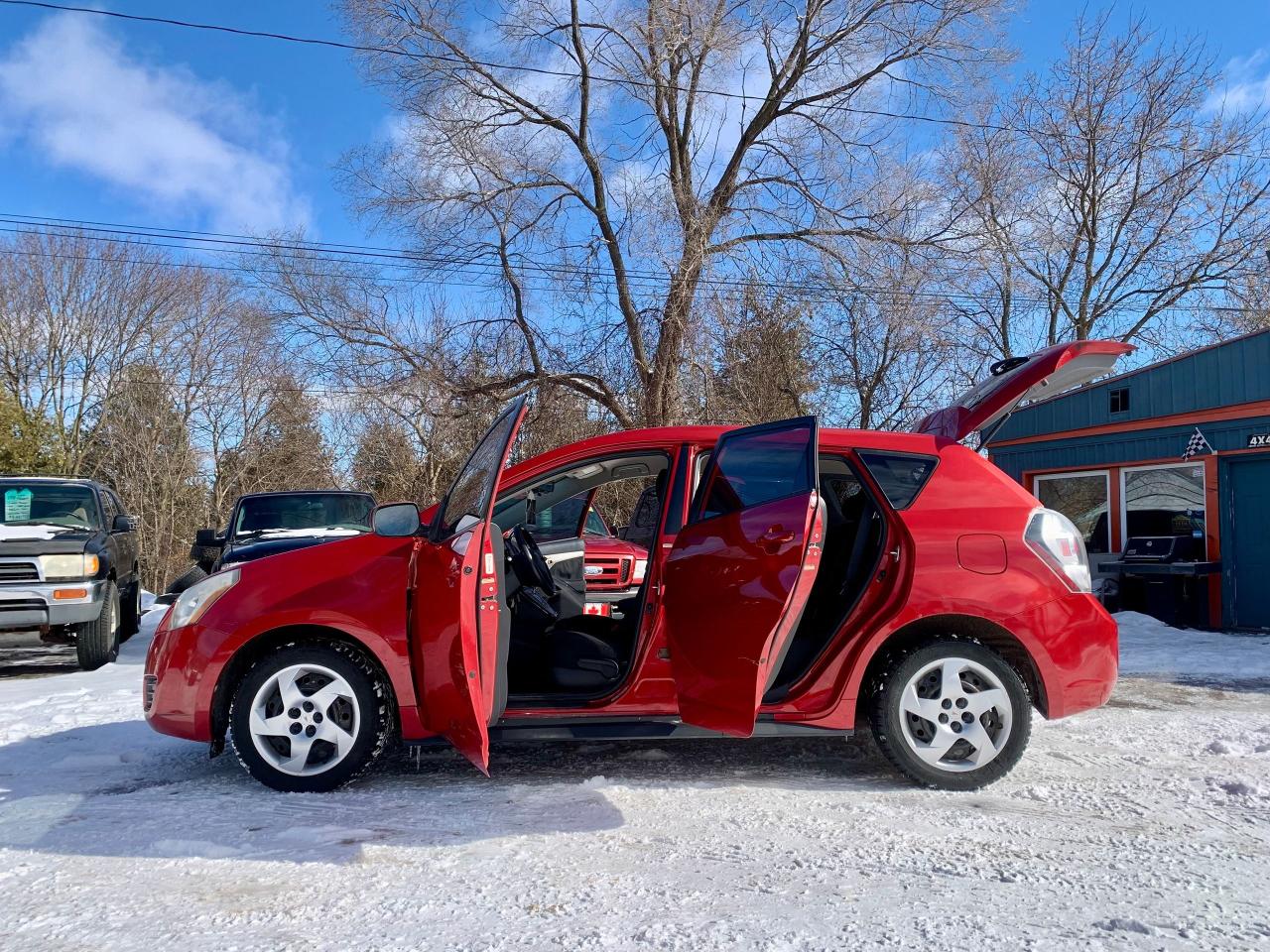 2010 Pontiac Vibe MATRIX Photo4