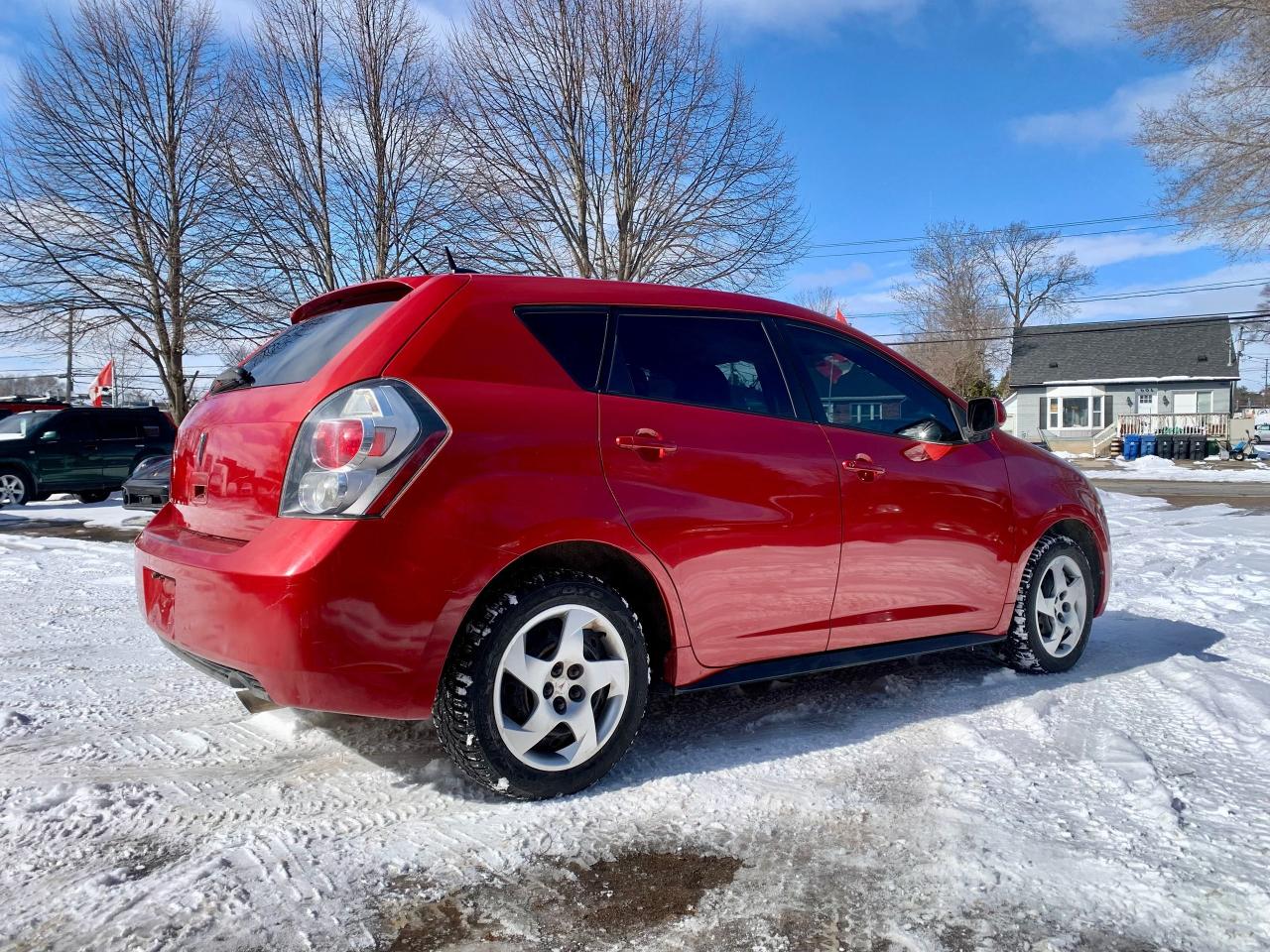 2010 Pontiac Vibe MATRIX Photo