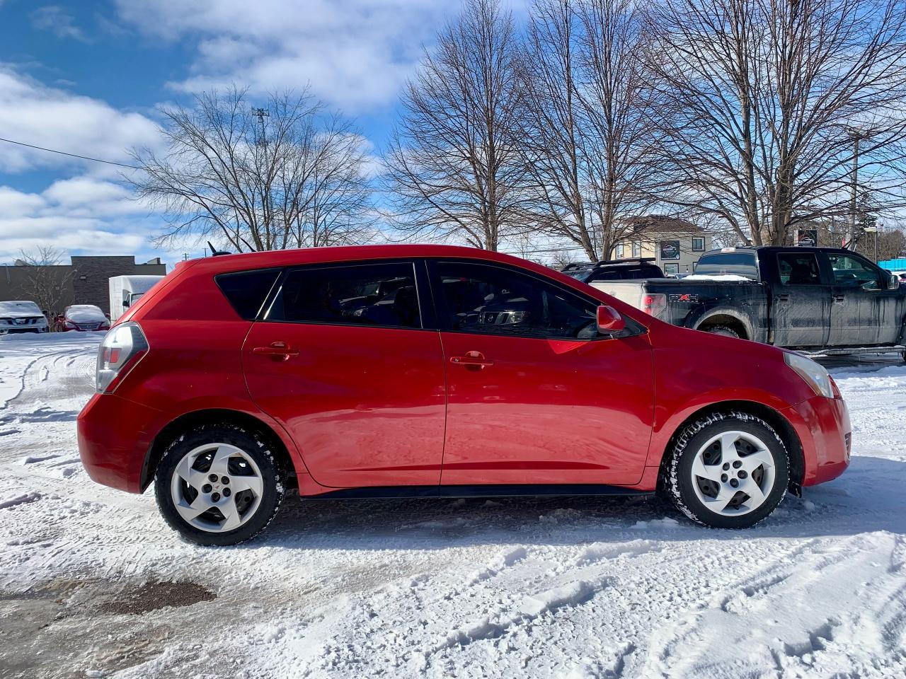 2010 Pontiac Vibe MATRIX Photo