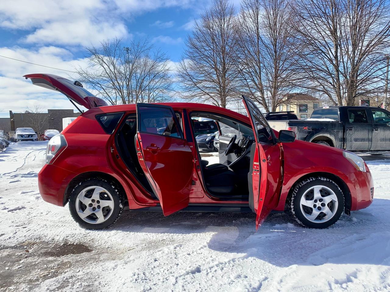 2010 Pontiac Vibe MATRIX Photo