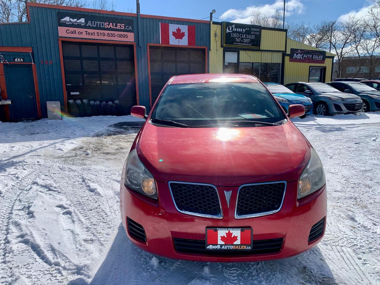 2010 Pontiac Vibe MATRIX Photo