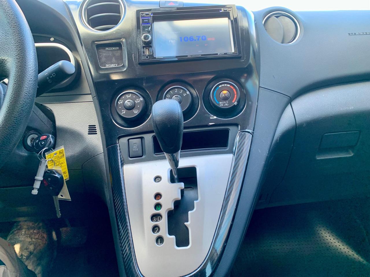 2010 Pontiac Vibe MATRIX Photo