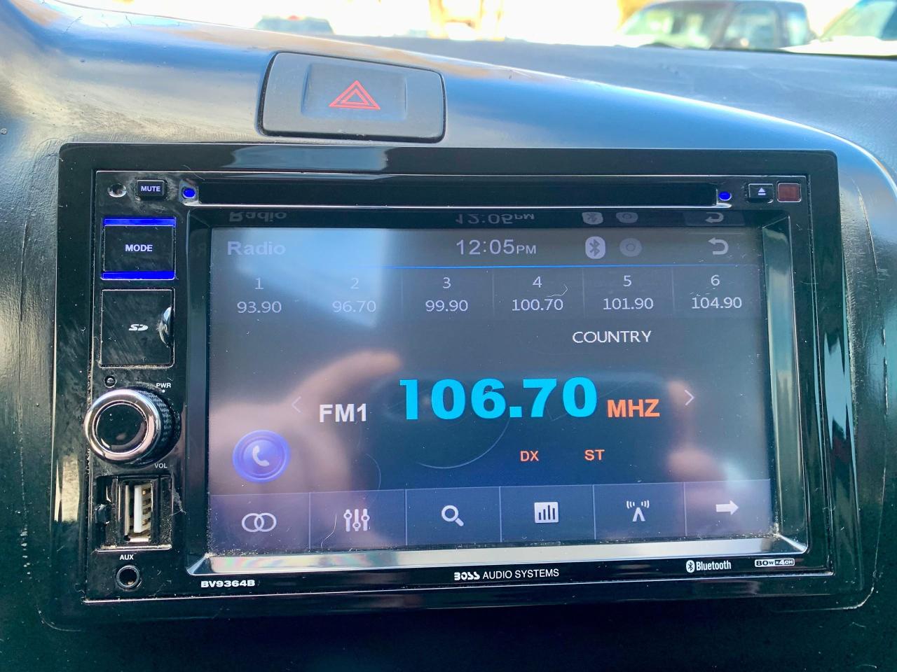 2010 Pontiac Vibe MATRIX Photo