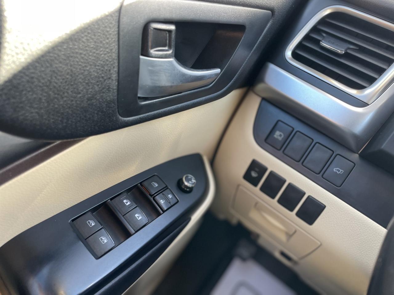 2018 Toyota Highlander HYBRID XLE AWD *Accident Free Photo