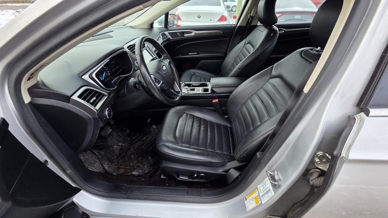 2017 Ford Fusion SE, LEATHER, NAVI, ONLY 83,000KMS, CERTIFIED Photo