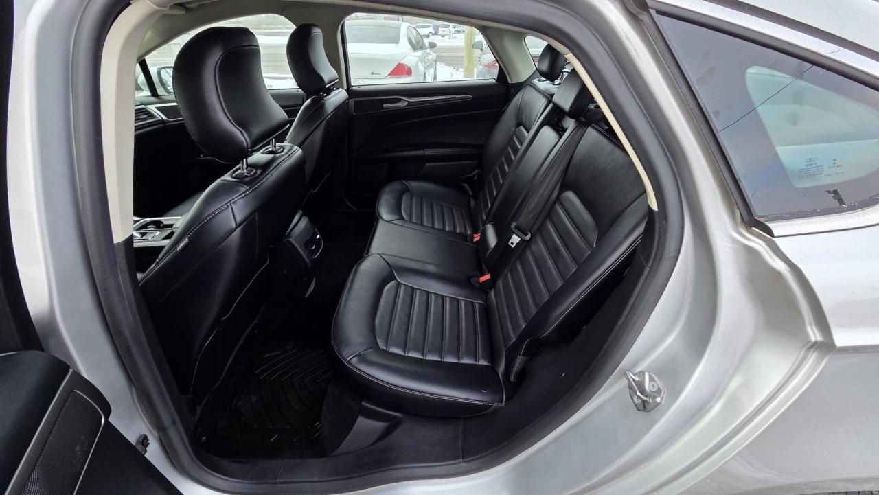 2017 Ford Fusion SE, LEATHER, NAVI, ONLY 83,000KMS, CERTIFIED Photo