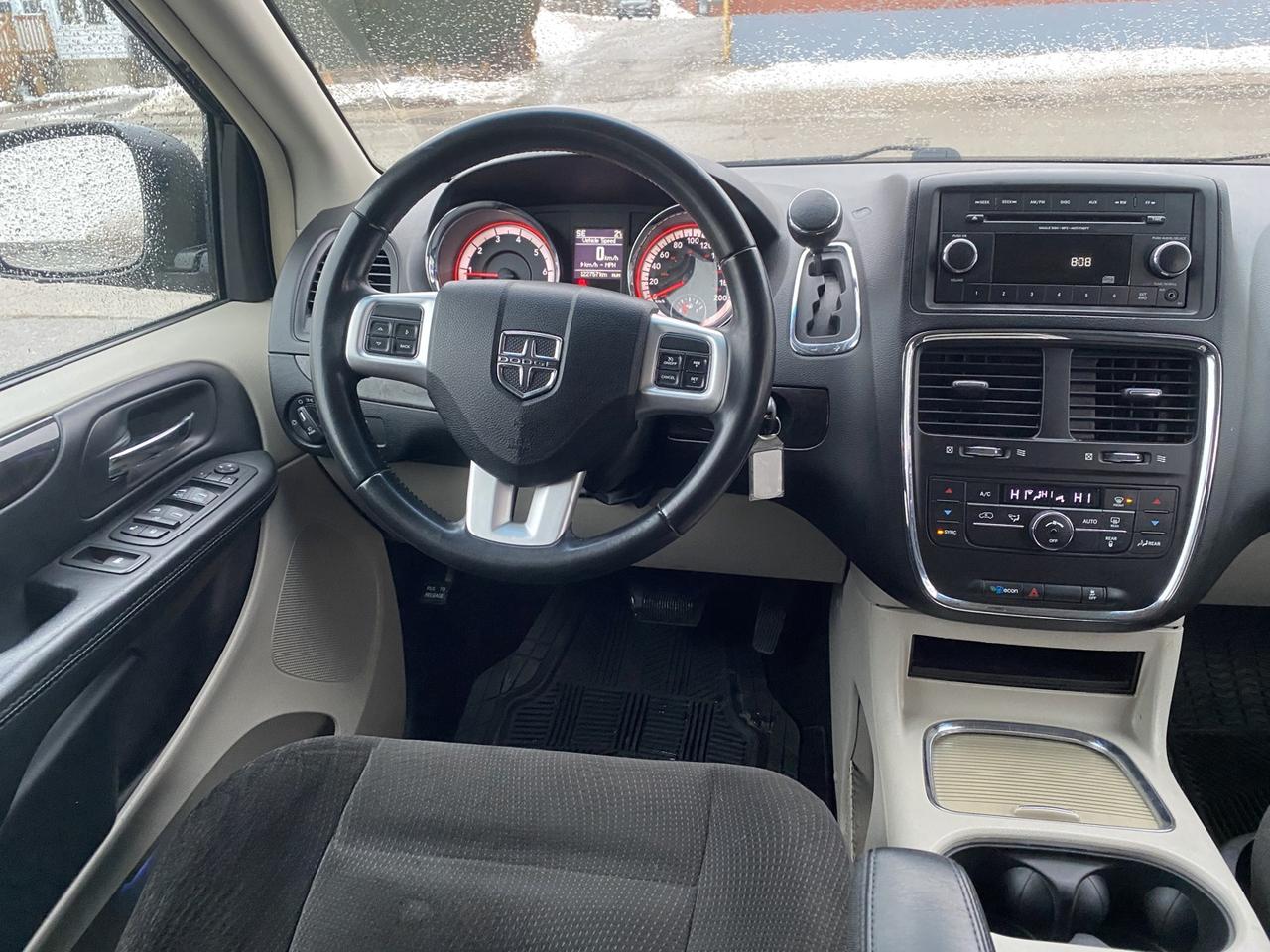 2017 Dodge Grand Caravan Crew Photo4