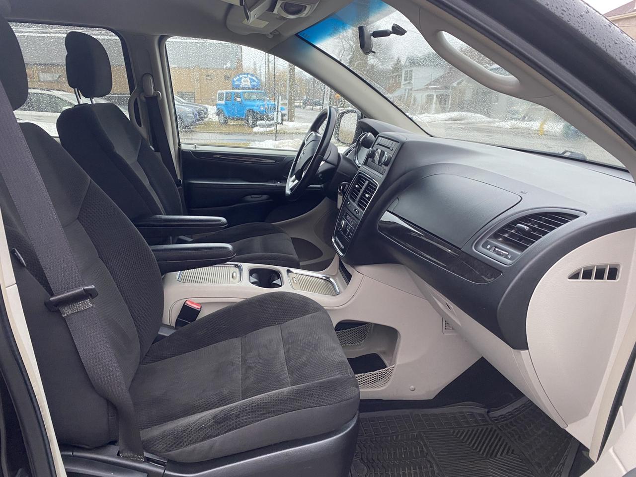 2017 Dodge Grand Caravan Crew Photo