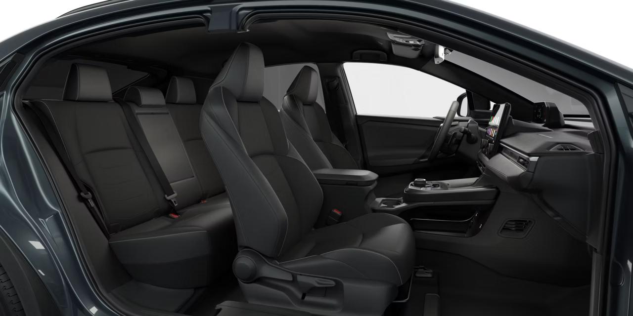 2026 Toyota C-HR SE Photo