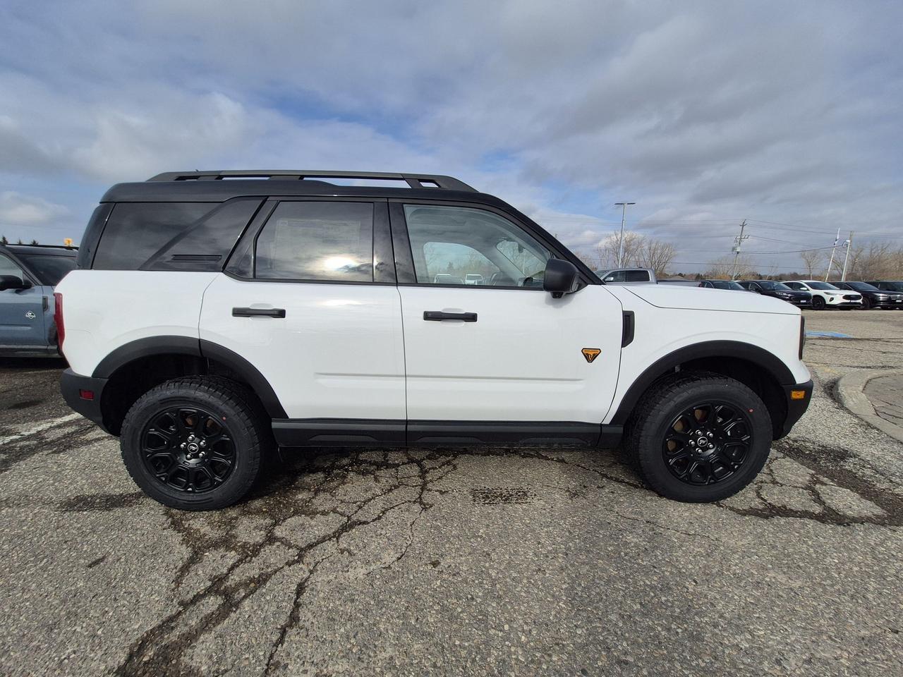 2026 Ford Bronco Sport BADLANDS, MOONROOF, TECH PKG, TRAIL CONTROL Photo3