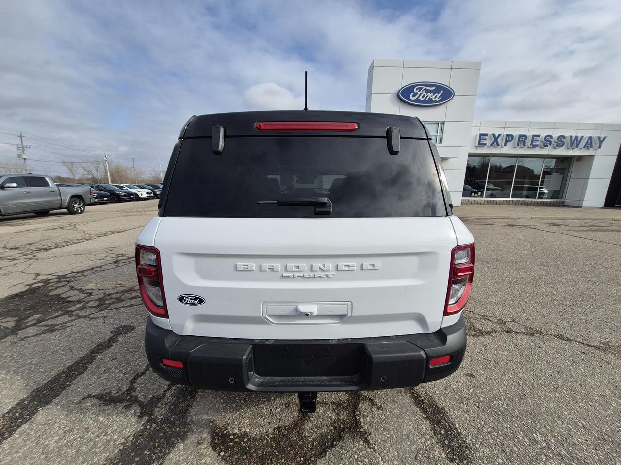 2026 Ford Bronco Sport BADLANDS, MOONROOF, TECH PKG, TRAIL CONTROL Photo4