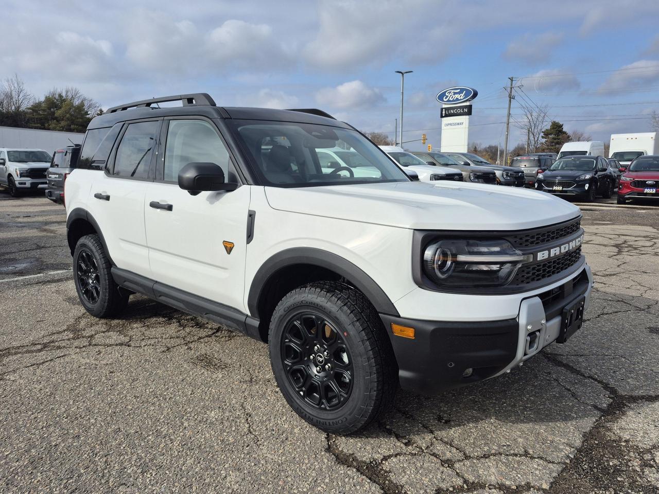 2026 Ford Bronco Sport BADLANDS, MOONROOF, TECH PKG, TRAIL CONTROL Photo2
