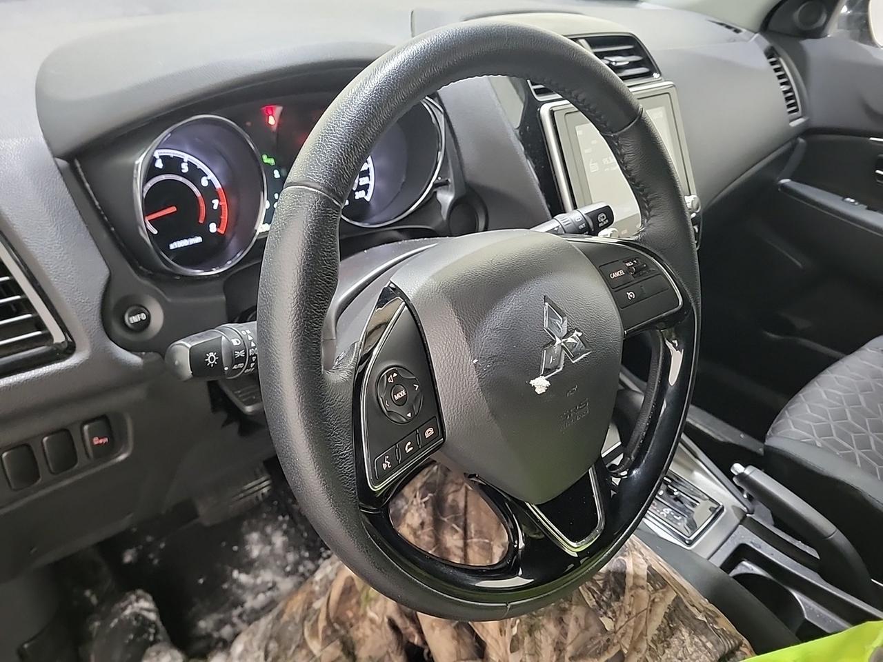 2024 Mitsubishi RVR SE Photo4