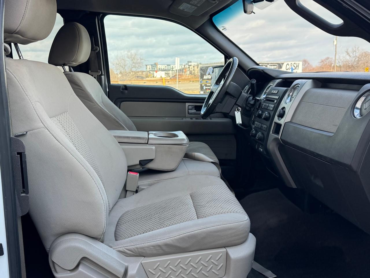 2010 Ford F-150 XL **XTR TRIM**READY TO WORK** Photo