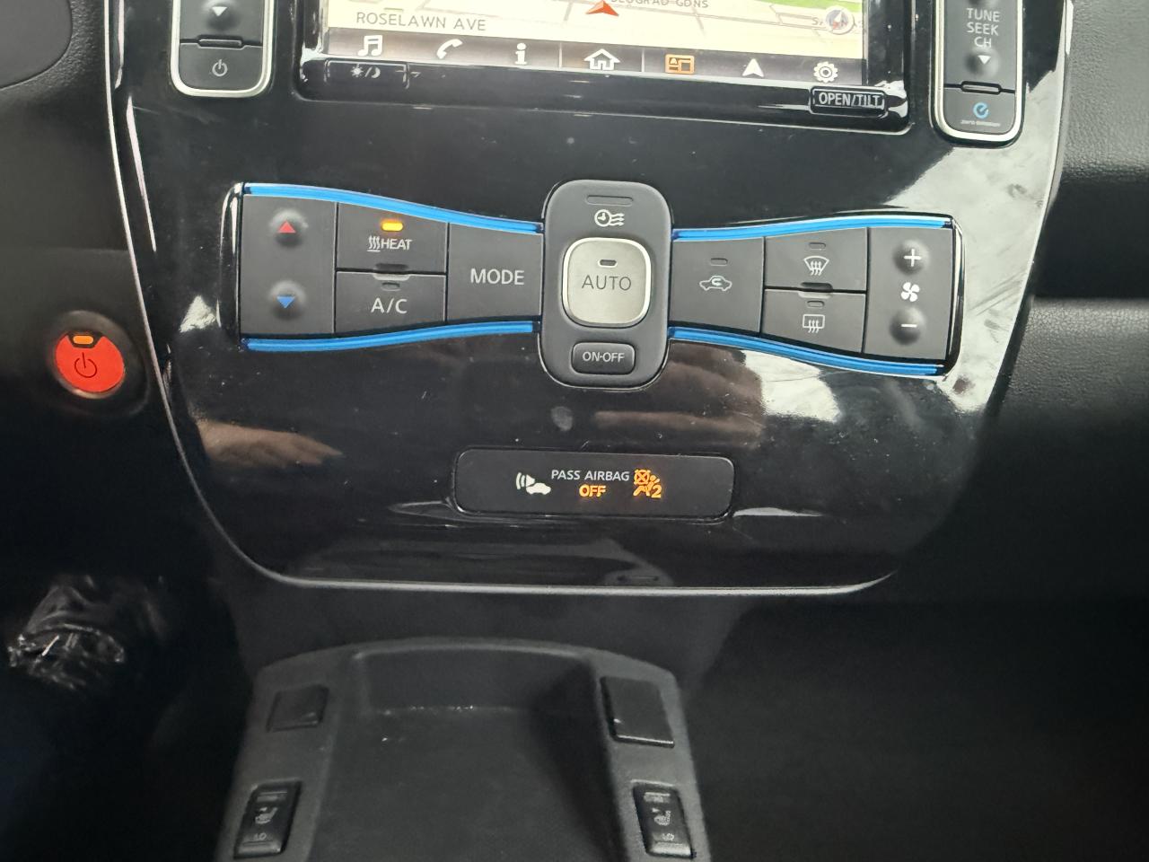 2016 Nissan Leaf SV Photo