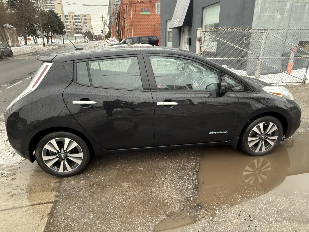2016 Nissan Leaf SV Photo
