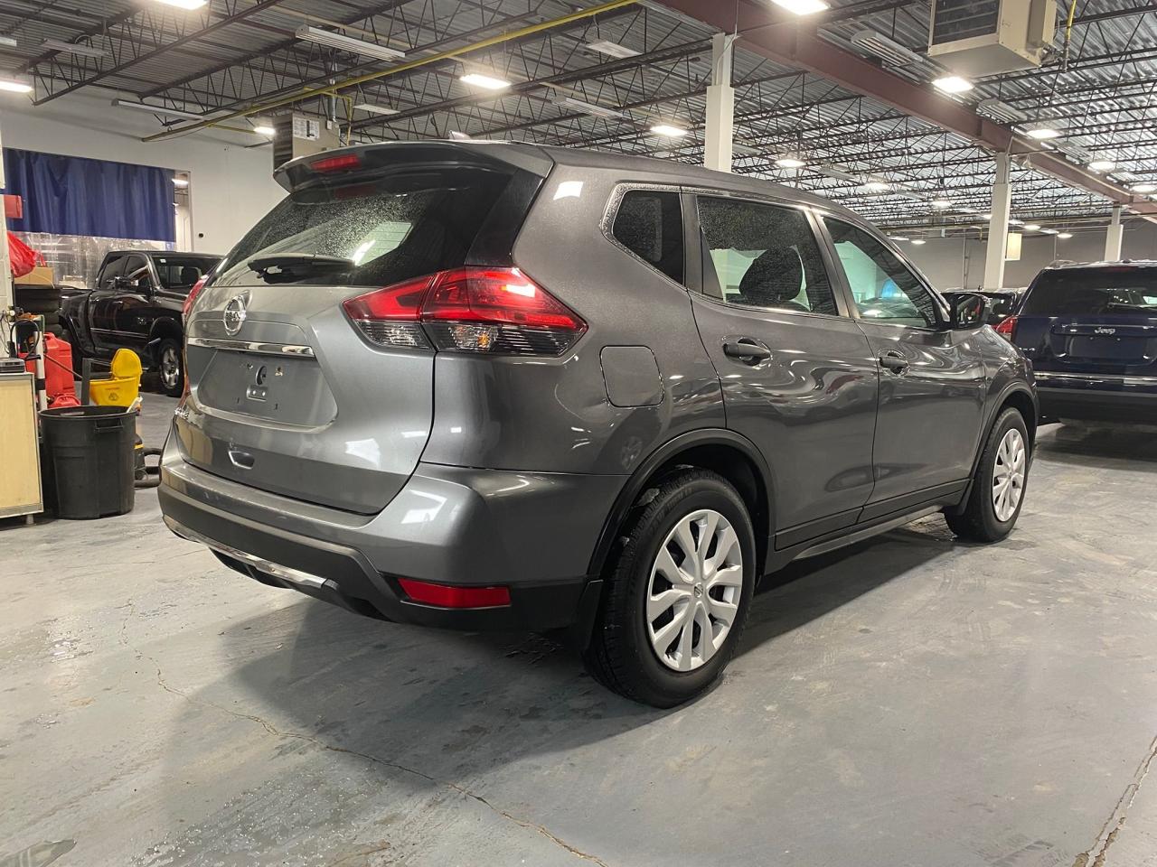 2017 Nissan Rogue S FWD- CLEAN CARFAX Photo4