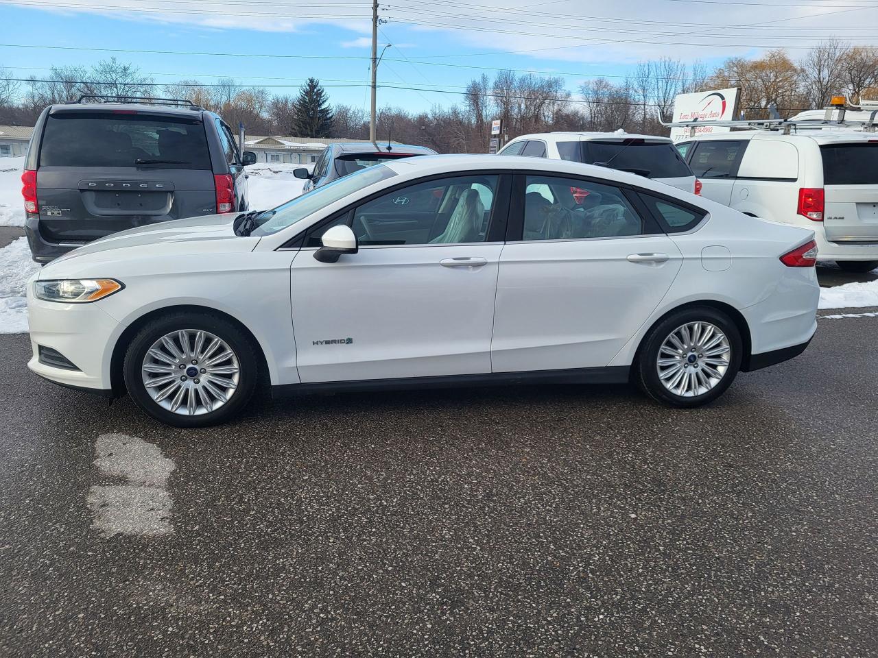 2015 Ford Fusion S Hybrid Photo