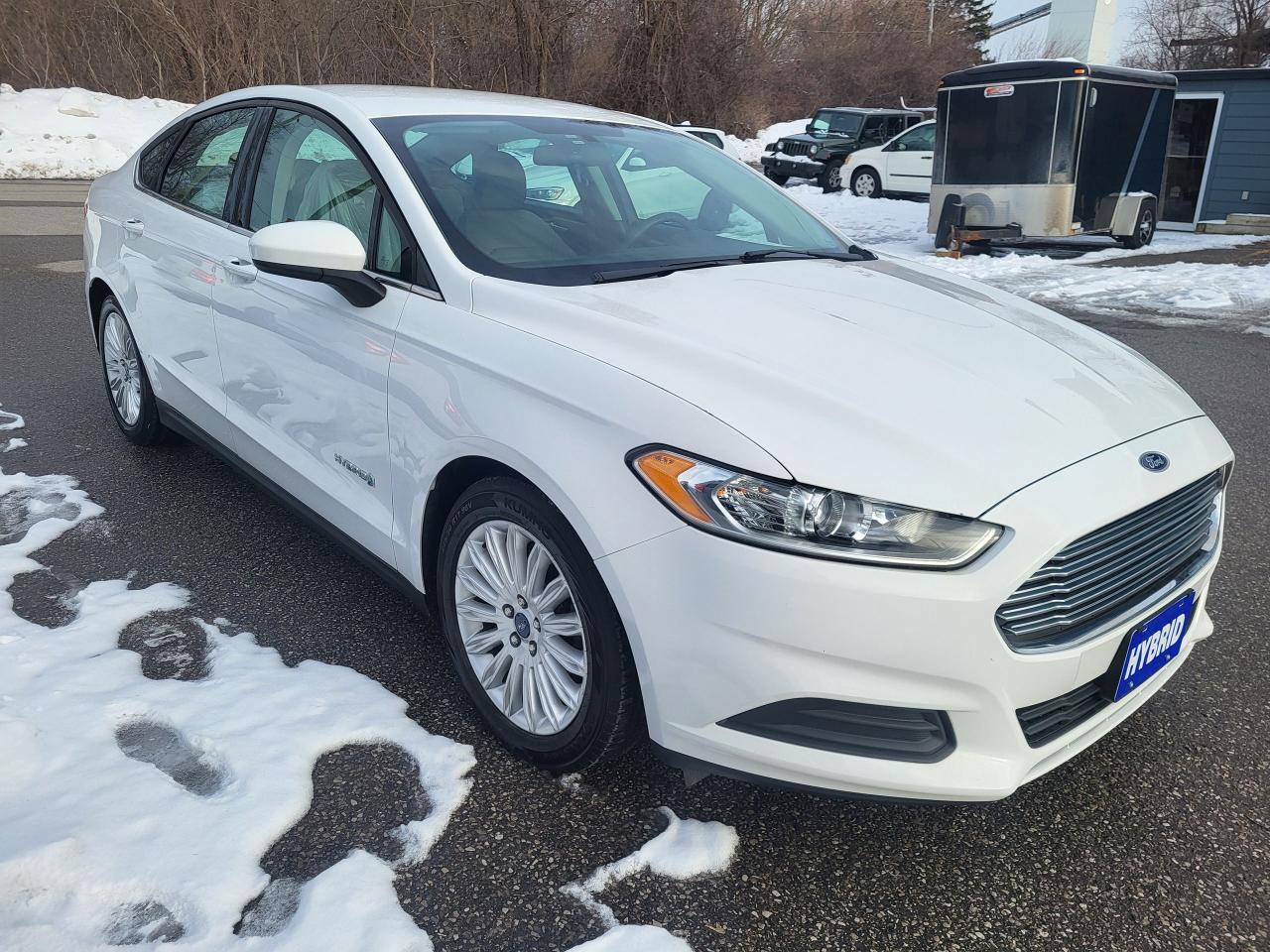 2015 Ford Fusion S Hybrid Photo