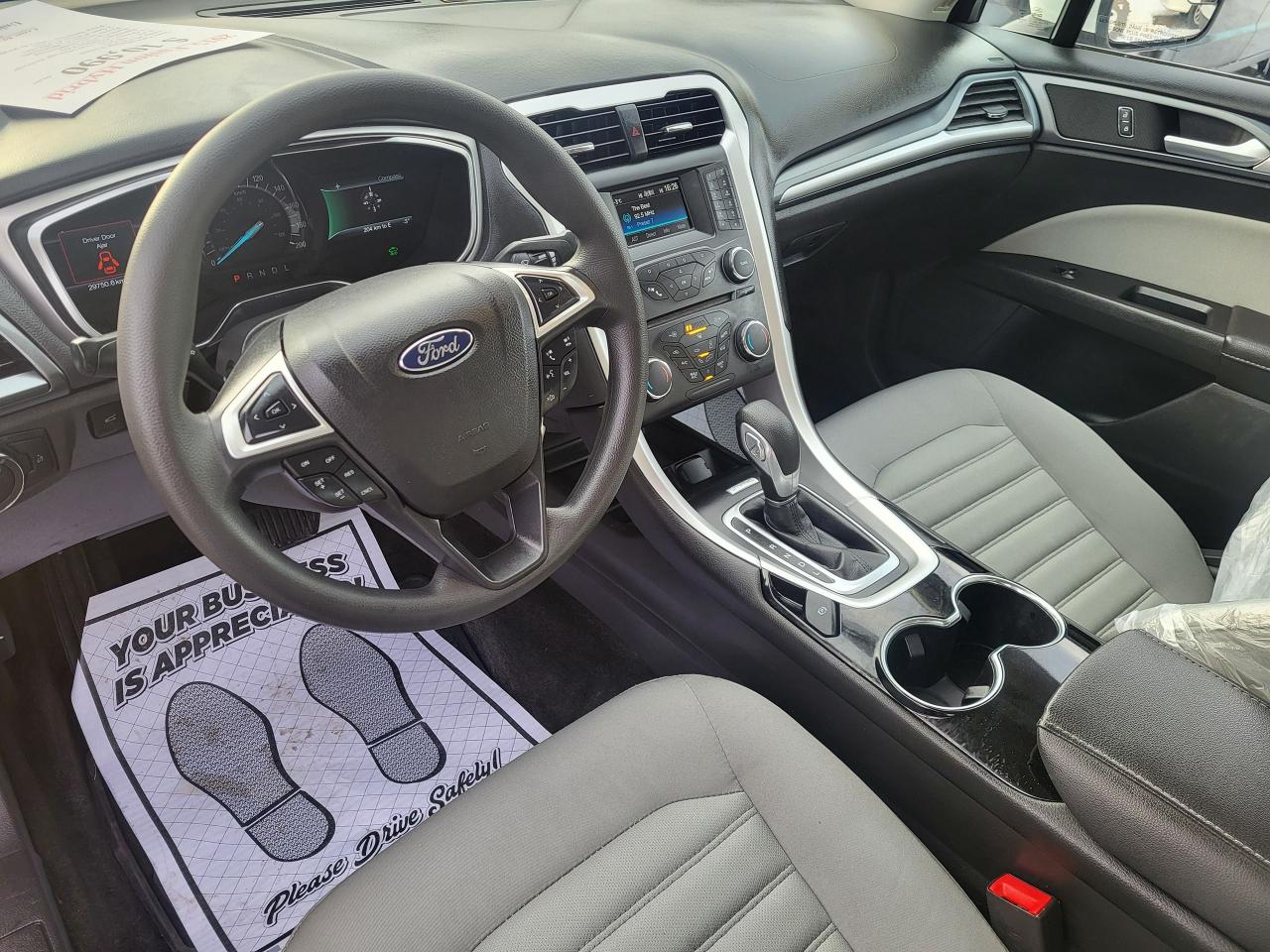 2015 Ford Fusion S Hybrid Photo4