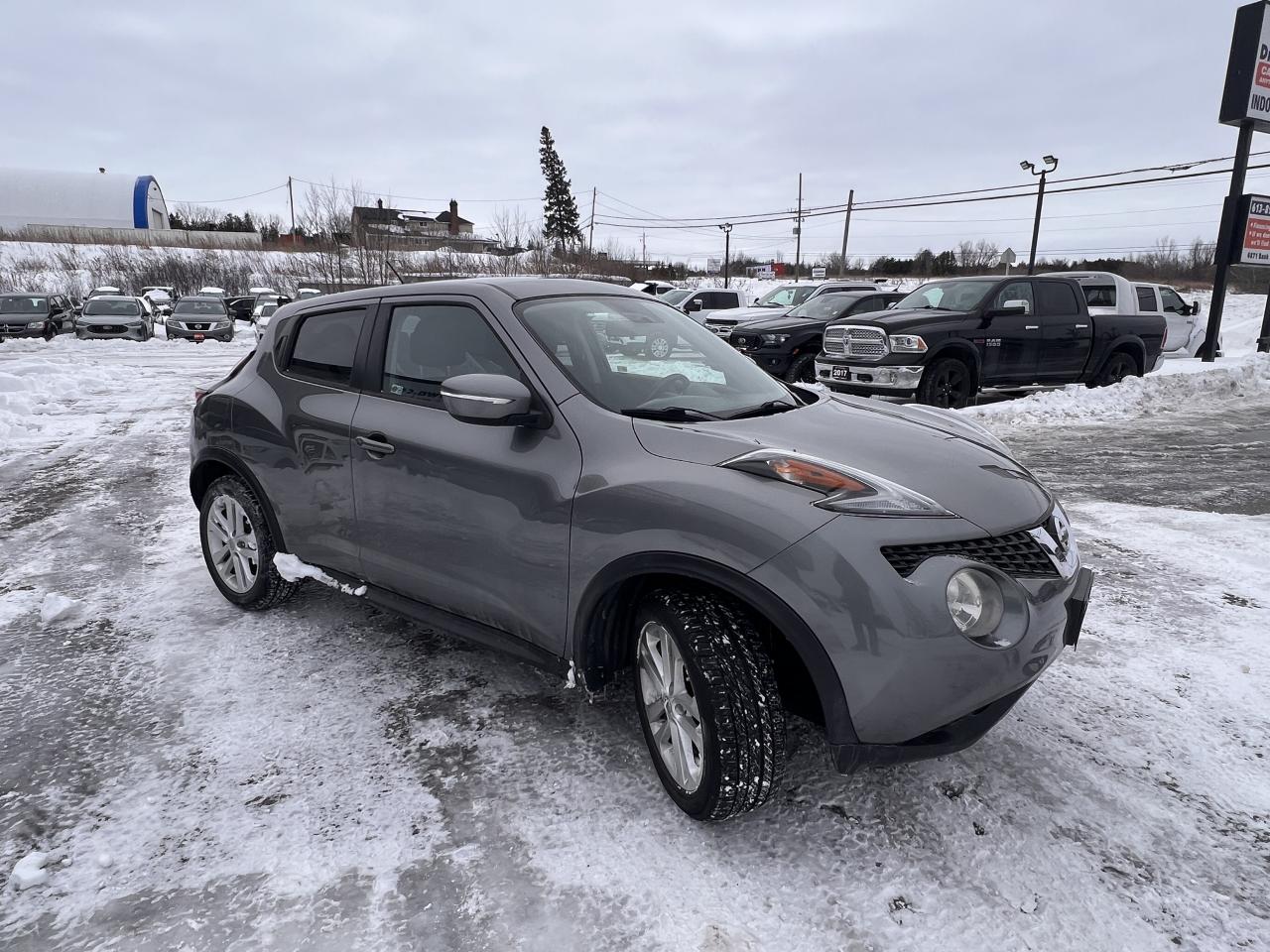 2015 Nissan Juke SV Photo