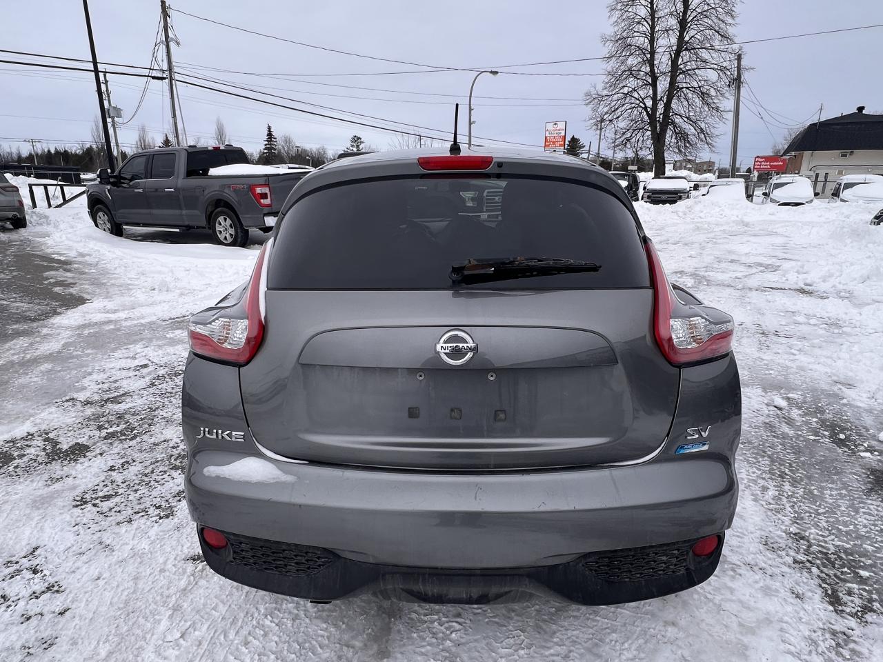 2015 Nissan Juke SV Photo3