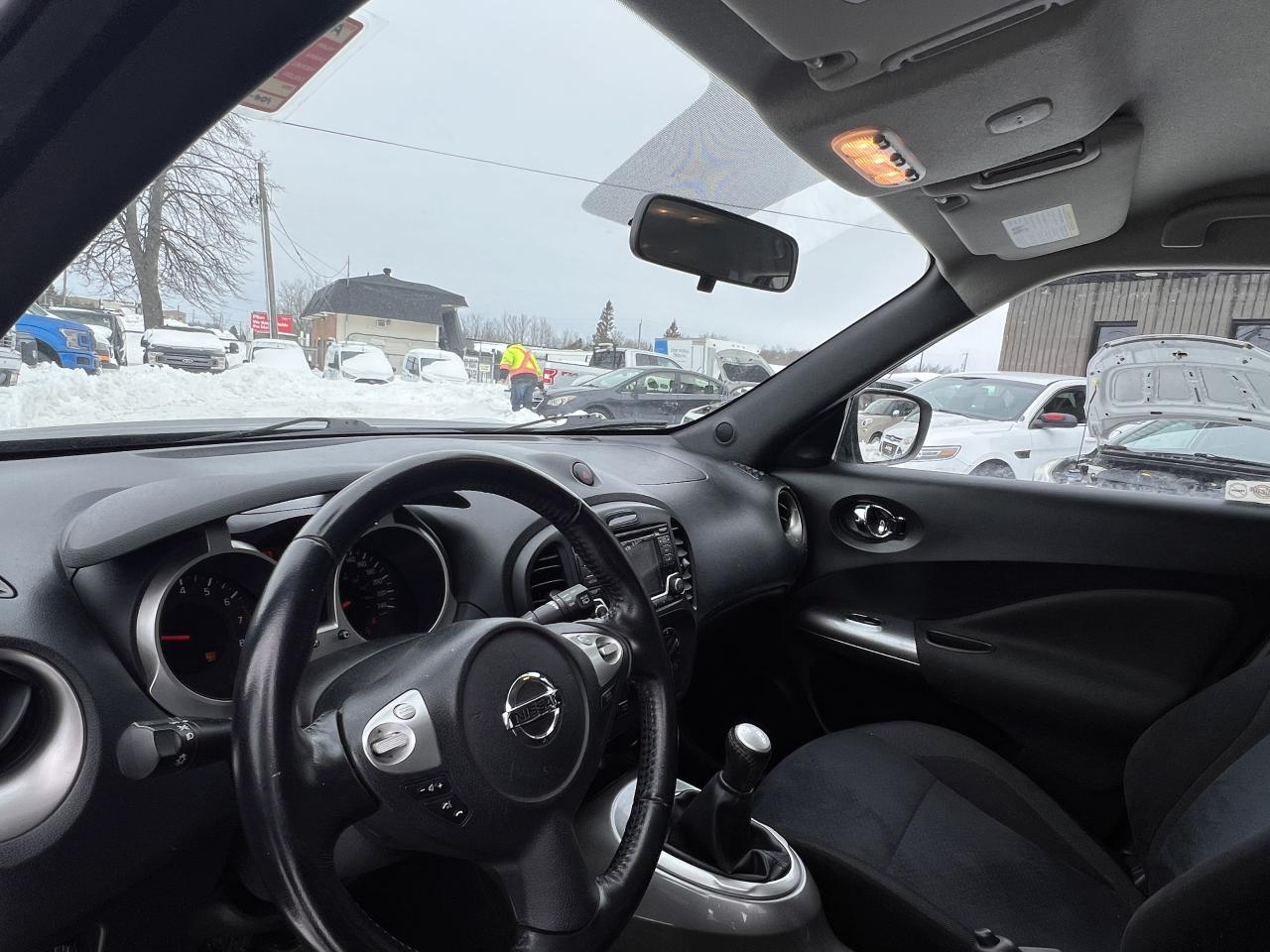 2015 Nissan Juke SV Photo